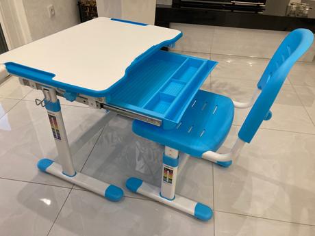 Písací stôl , rastúci s dieťaťom aj stolicka, 