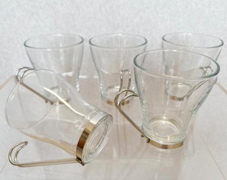 Poháre s kovovým uškom, 