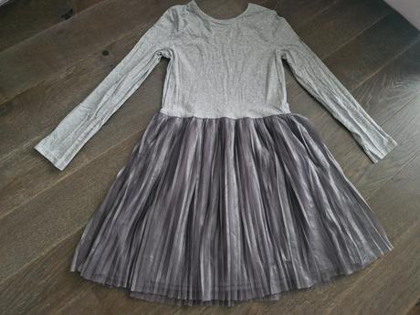 Krasne saticky gap s tylovou plisovanou suknou, gap,164