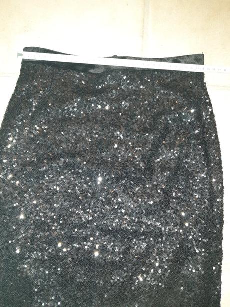 Sukňa čierna ligotkava, m