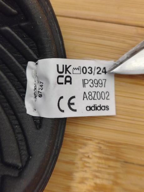 Nové detské futbalové chrániče holení adidas, v. s,