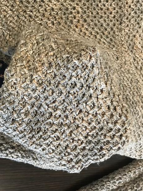 Svetrik romantický zlatý, m