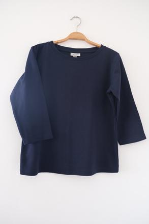 Tmavomodré tričko, 38