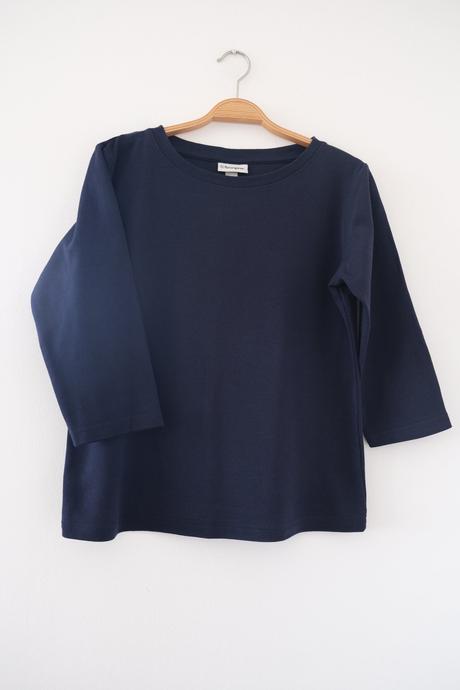 Tmavomodré tričko, 38