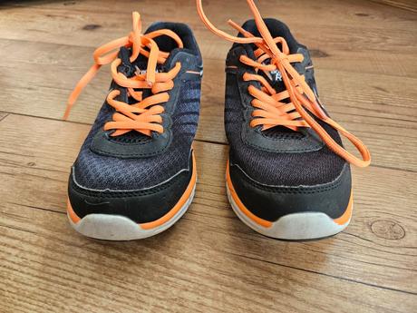 Tenisky born to run, 35