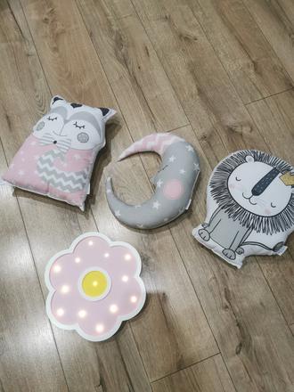 Dekoračný vankúš lampa do detskej izby,