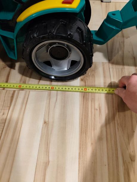 Detský traktor s vlečkou, 
