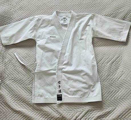 Kimono outshock na karate, 152