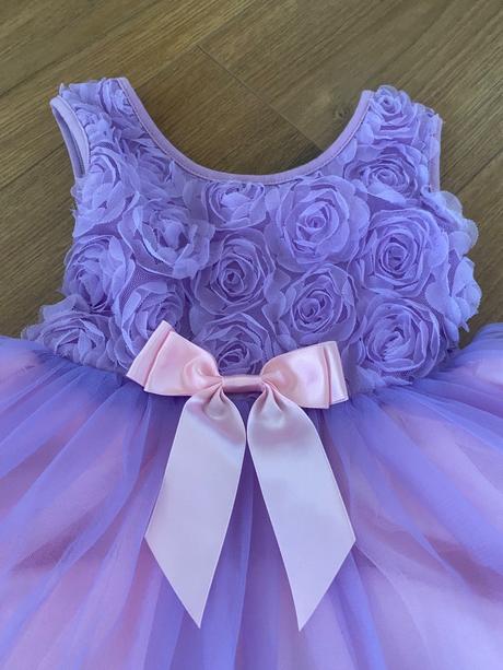 Nádherné riasené šaty, 104