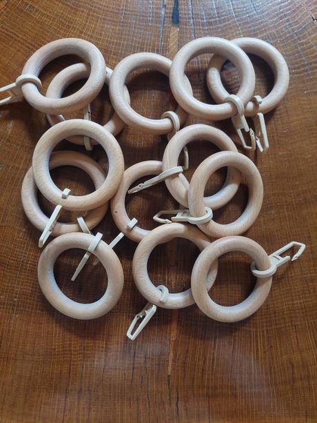 Drevené krúžky so štipcami, 