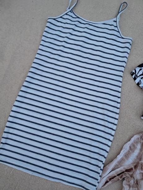 Crop topy a saty na velkost s, s