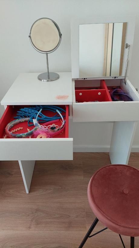 Kozmeticky stolik, ikea, pre dievcata, 