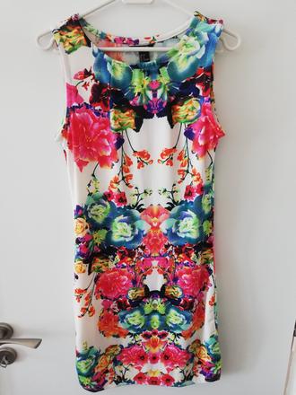 Letné kvetinové šaty, s