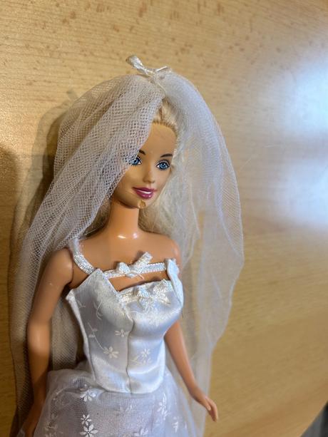 Barbie nevesta,
