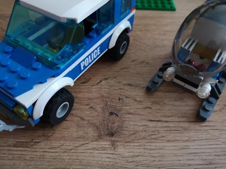 Lego city 4440 policajná stanica v lese,