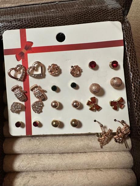 Náušnice 12 párov, 