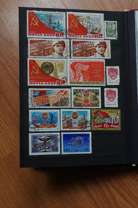 Zakladač plný známok, 