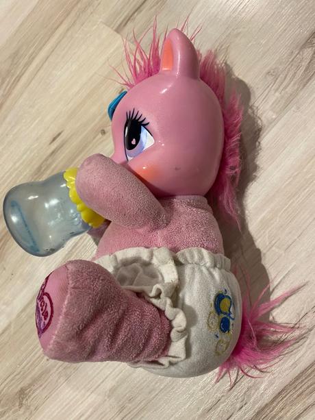 My little pony krásny koník vydávajúci zvuky, 