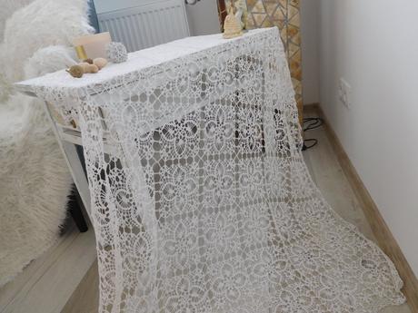 Stolík príručný drevený,, 