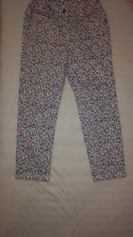 Krásne kvetovane džínsy, palomino,122