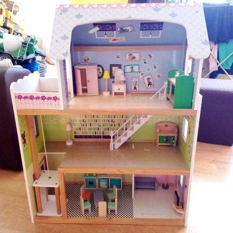 Veľký drevený domček pre bábiky,