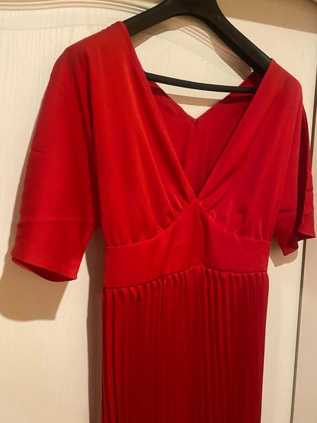 Spoločenské saty nenosene, l