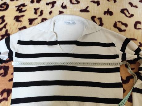 Bielo čierny pulóver bershka vel. s, stav ako na f, bershka,s