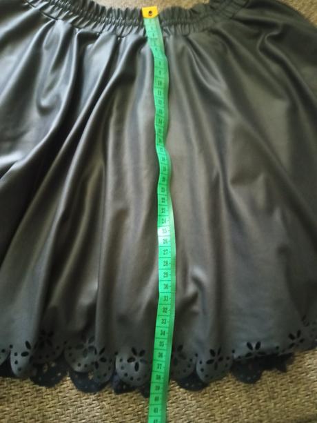 Suknička imitácia koženky, 146