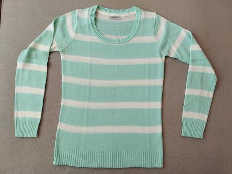 Bielo tyrkysový sveter, 38