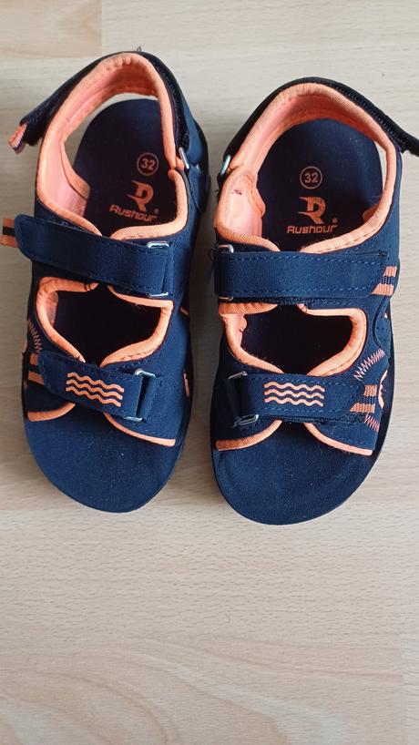 Sandále, 32