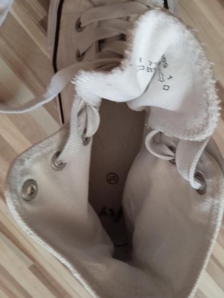 Predam dievčenské tramky, 37