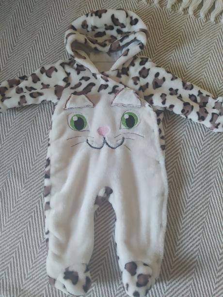 Mačičkový overal, 56