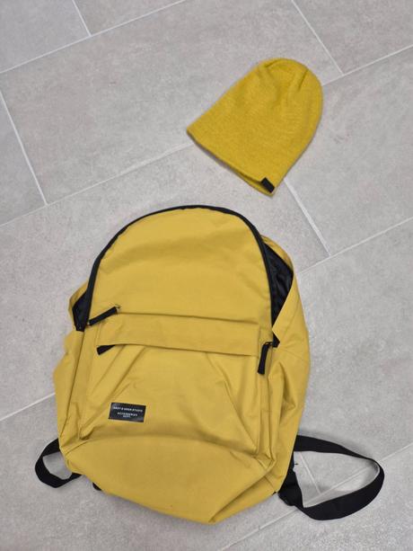 Ruksak a čiapka zdarma, sinsay