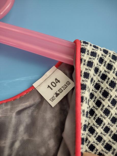 Šaty na oslavu, 104