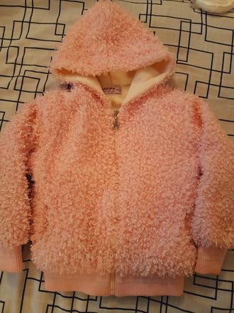 Hrubá kozusinova bundička, 116