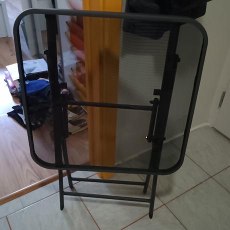 Sklený skladací stolík štvorcový,