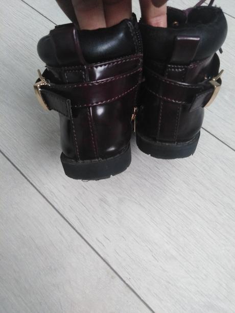 Kotnikove lakované topánočky, 23