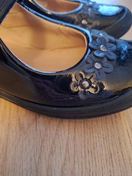 Školské sandale, clarks,32