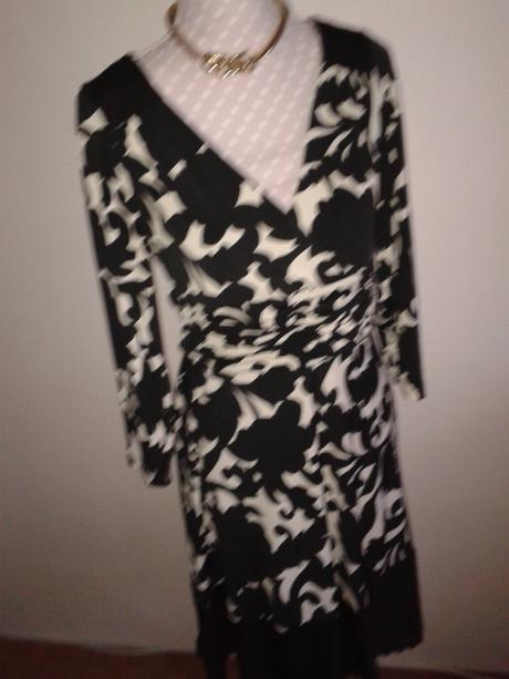 Krémovo čierne elast.šaty s čipkou 38, 38