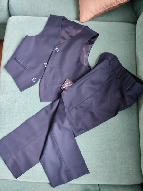 Oblekové nohavice a vesta, 98