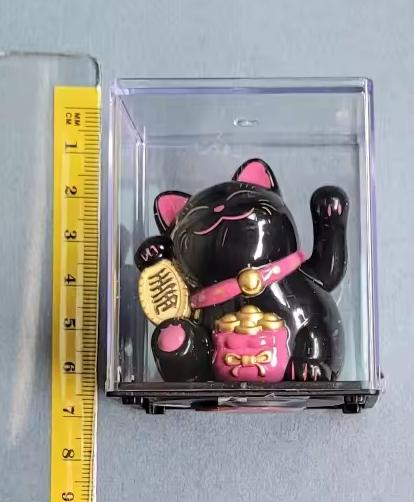 Mávajúca mačka tradičný japonský talizman, 