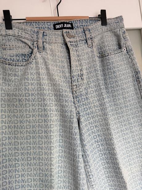 Široké rifle dkny s monogramom, dkny,l