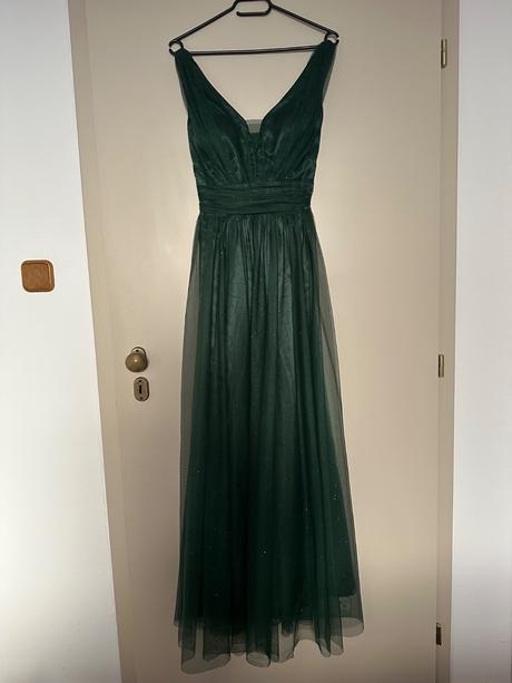 Trblietave šaty aj motýlik, 