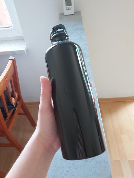 Hliníková športová fľaša s karabínou., 