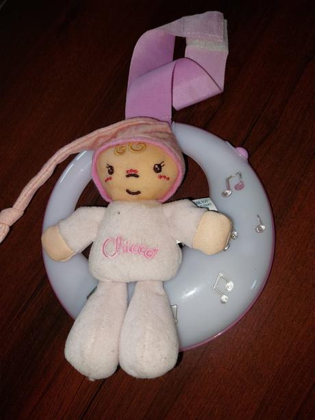 Hrajúci a svietiaci mesiac so škriatkom, 