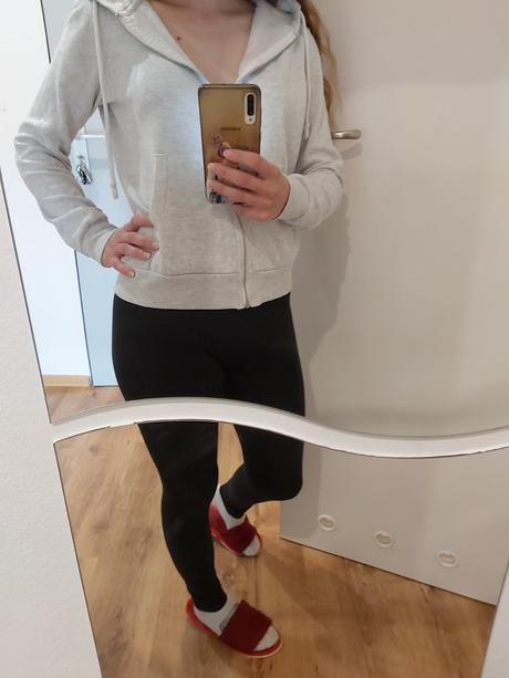 Biela mikina., gate,s