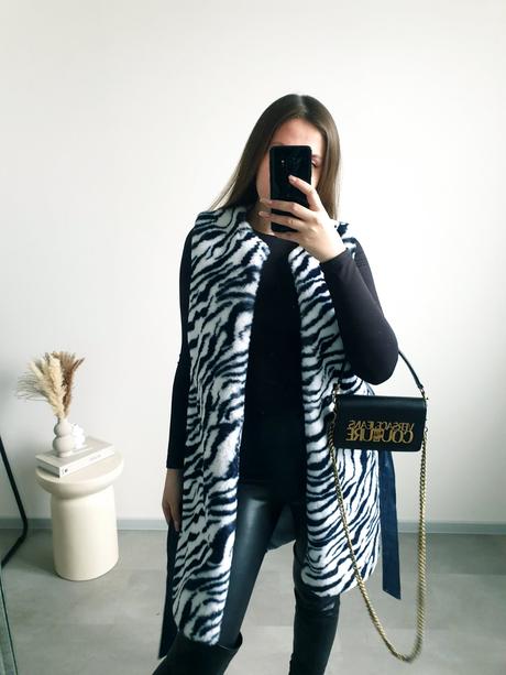 Zebrovaná kožušinová vesta s/m, s