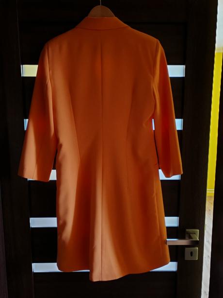 Oranžové šaty, 40