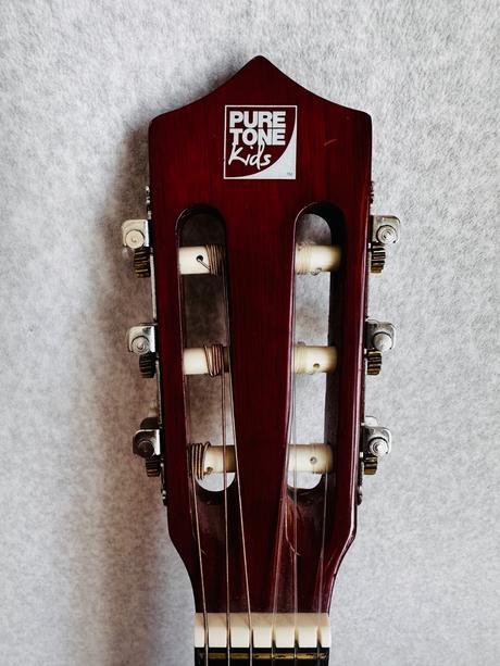 Detská gitara značky pure tones kids,