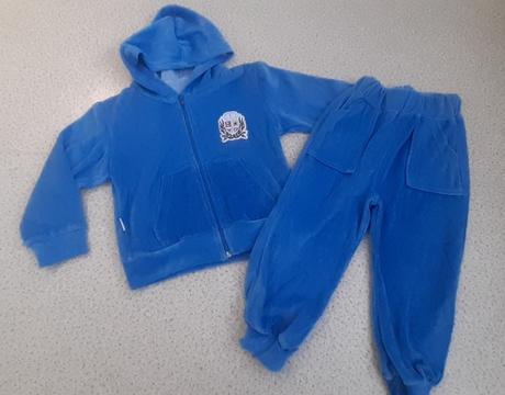 Teplákova súprava, 104